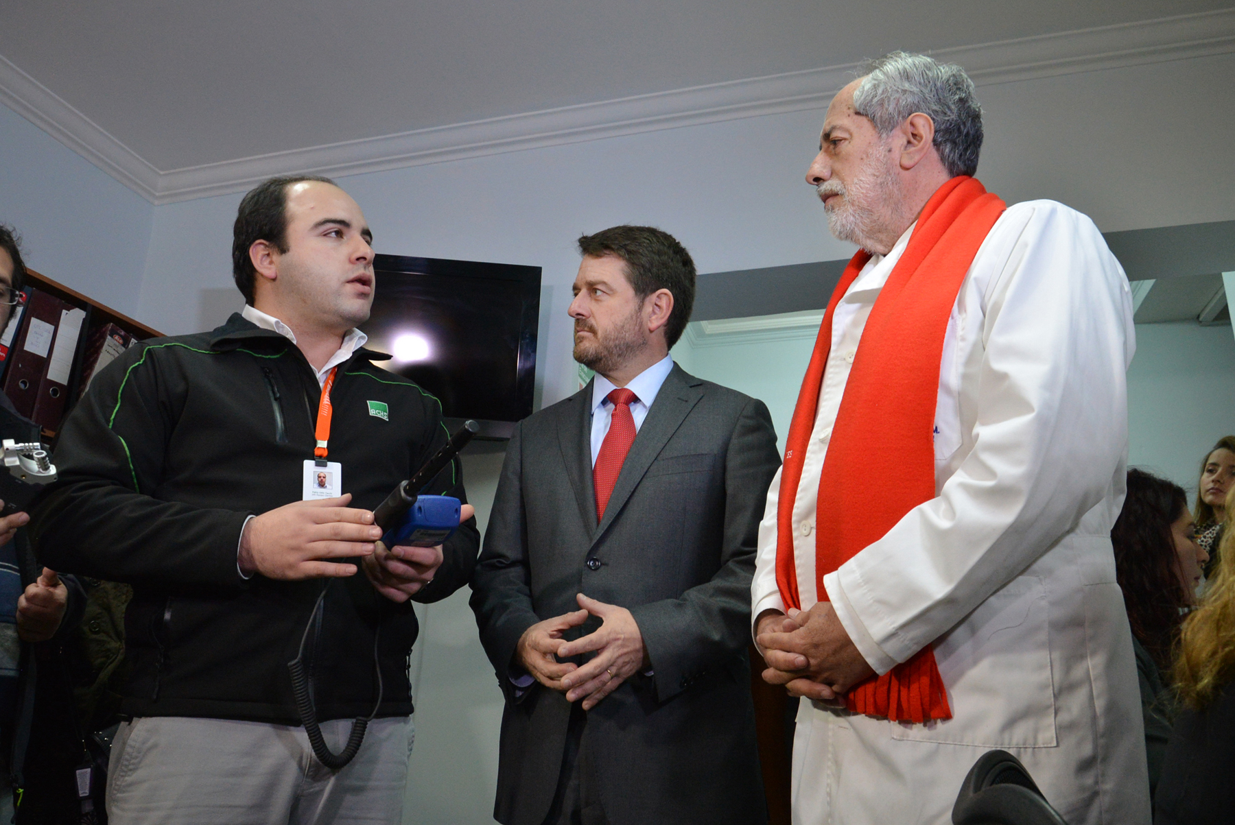 Intendente metropolitano, seremi de salud y asociación chilena de seguridad entregan recomendaciones para evitar contaminación al interior de oficinas