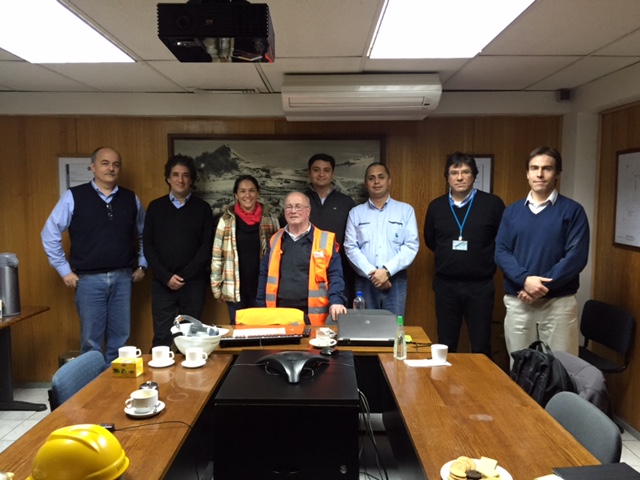 ACHS participa en visita a vidrios lirquén en actividad de la mesa de trabajo achival