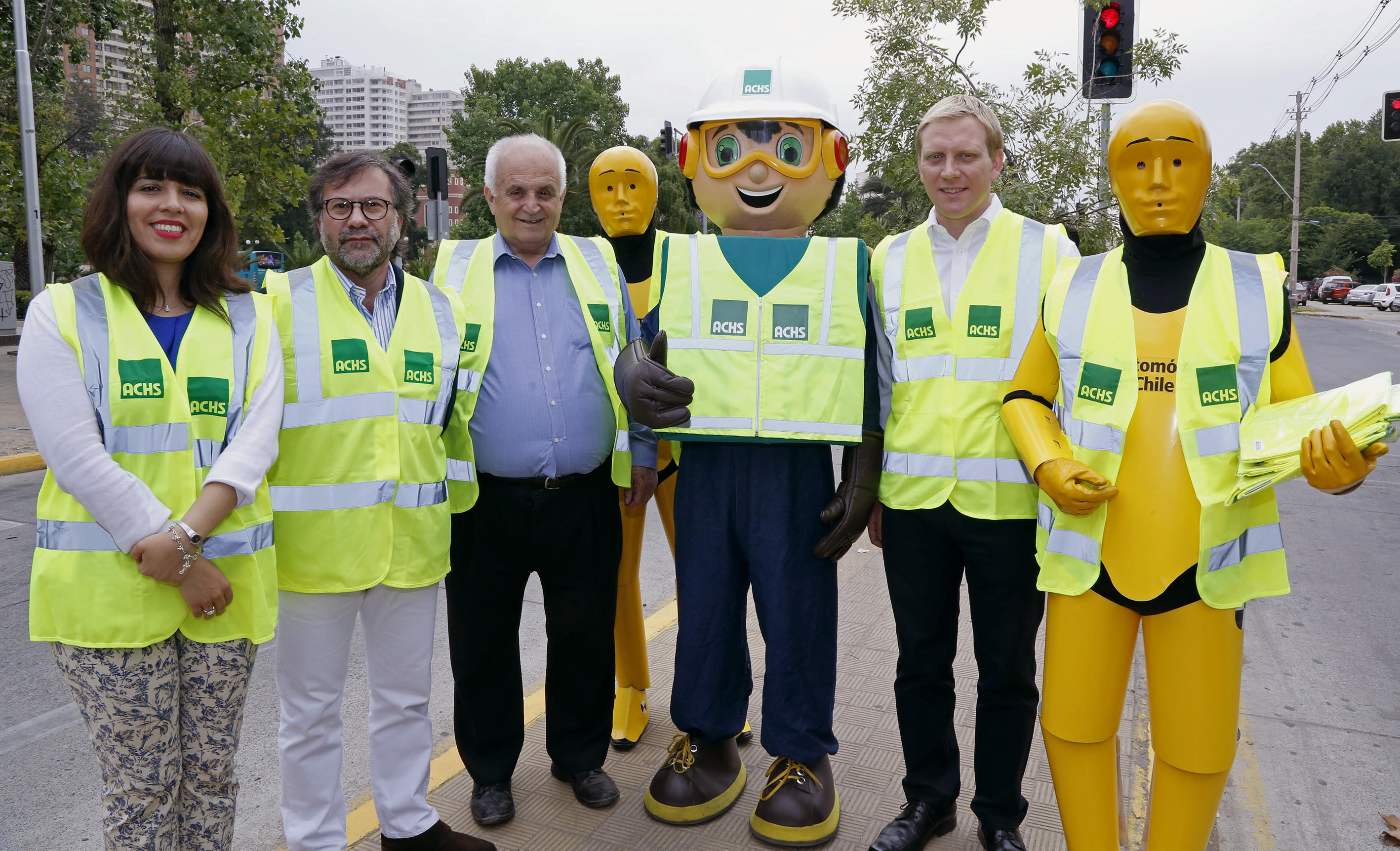 ACHS comienza difusión del uso de chalecos reflectantes 