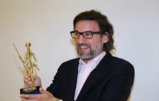 Gerente general de la ACHS recibe distinción de la fundación clotario blest