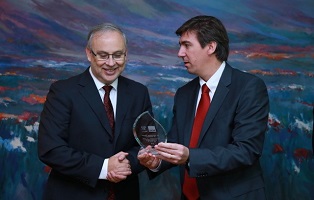 ACHS entrega reconocimiento a vtr por su gestión preventiva 