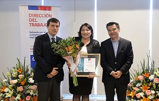 La dirección del trabajo premió a ganadores del concurso de cuentos "mi vida y mi trabajo"