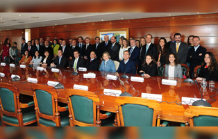 ACHS junto a otras instituciones se reunieron con alfredo moreno para tratar el rol del sector privado en el desarrollo social del país