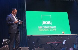 31 minutos, felipe avello y los vásquez se presentaron con éxito en el festival del trabajador