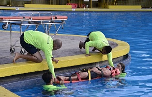 La ACHS junto a la municipalidad de santiago lanzan programa de prevención de accidentes en piscinas