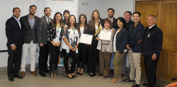Comité paritario de colegio pedro de valdivia recibe premio