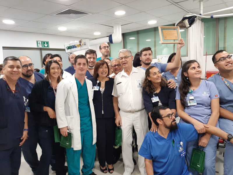 La ACHS entrega reconocimiento al servicio de urgencia de clínica indisa