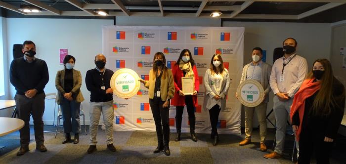 Dirección de Educación Pública recibe reconocimiento por parte de la ACHS por su compromiso con la seguridad y salud de sus funcionarios