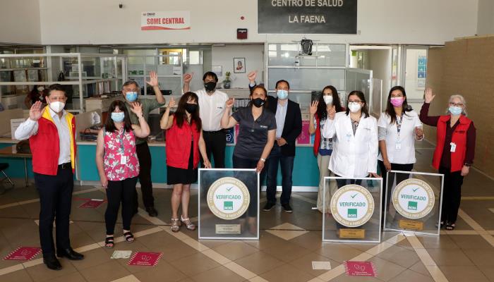 La ACHS entrega el Sello COVID-19 al Servicio de Salud de Peñalolén convirtiéndose en la única comuna del país en recibir la certificación en sus consultorios y colegios municipales