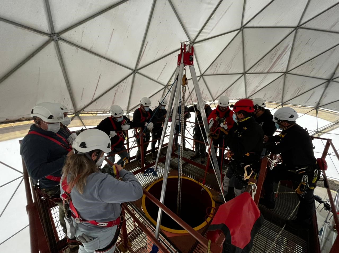 Inscríbete en el curso “Seguridad en Trabajos de Espacios Confinados” que impartimos en los distintos Centros de Entrenamiento ACHS  Inscríbete en el curso “Seguridad en Trabajos de Espacios Confinados” que impartimos en los distintos Centros de Entrenamiento ACHS
