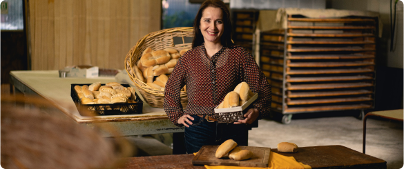 mujer en panadería
