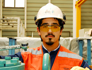 Nuevas normas técnicas regulan el uso de cascos y protección ocular en empresas