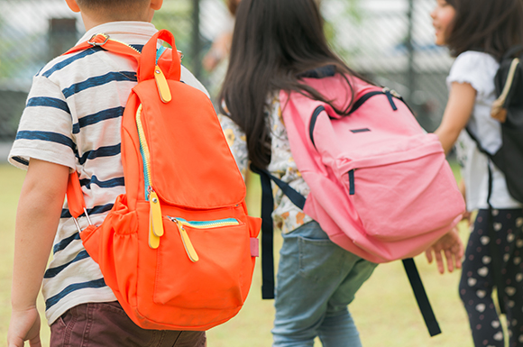 ¿en qué fijarnos al momento de elegir transporte escolar?