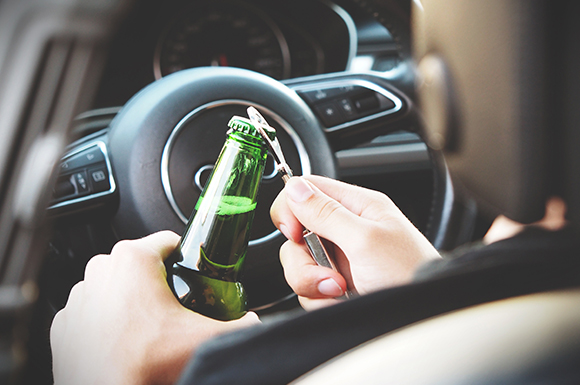 ¿cómo reacciona nuestro cuerpo cuando conducimos y bebemos alcohol? ¿cómo reacciona nuestro cuerpo cuando conducimos y bebemos alcohol?