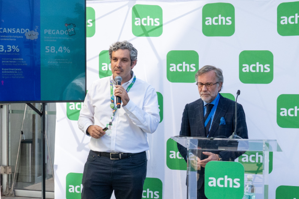 Casi el 60% de las personas circula “pegada” al celular cuando transita por la calle