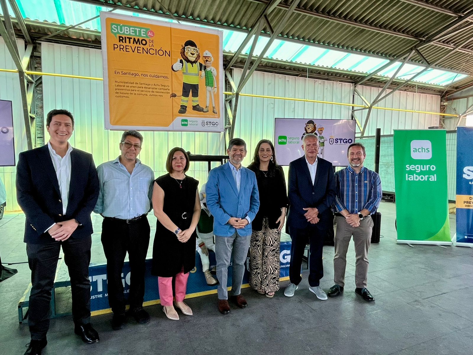 Achs y Municipalidad de Santiago lanzan campaña preventiva para los recolectores de residuos de la comuna