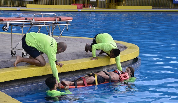 La ACHS junto a la municipalidad de santiago lanzan programa de prevención  de accidentes en piscinas